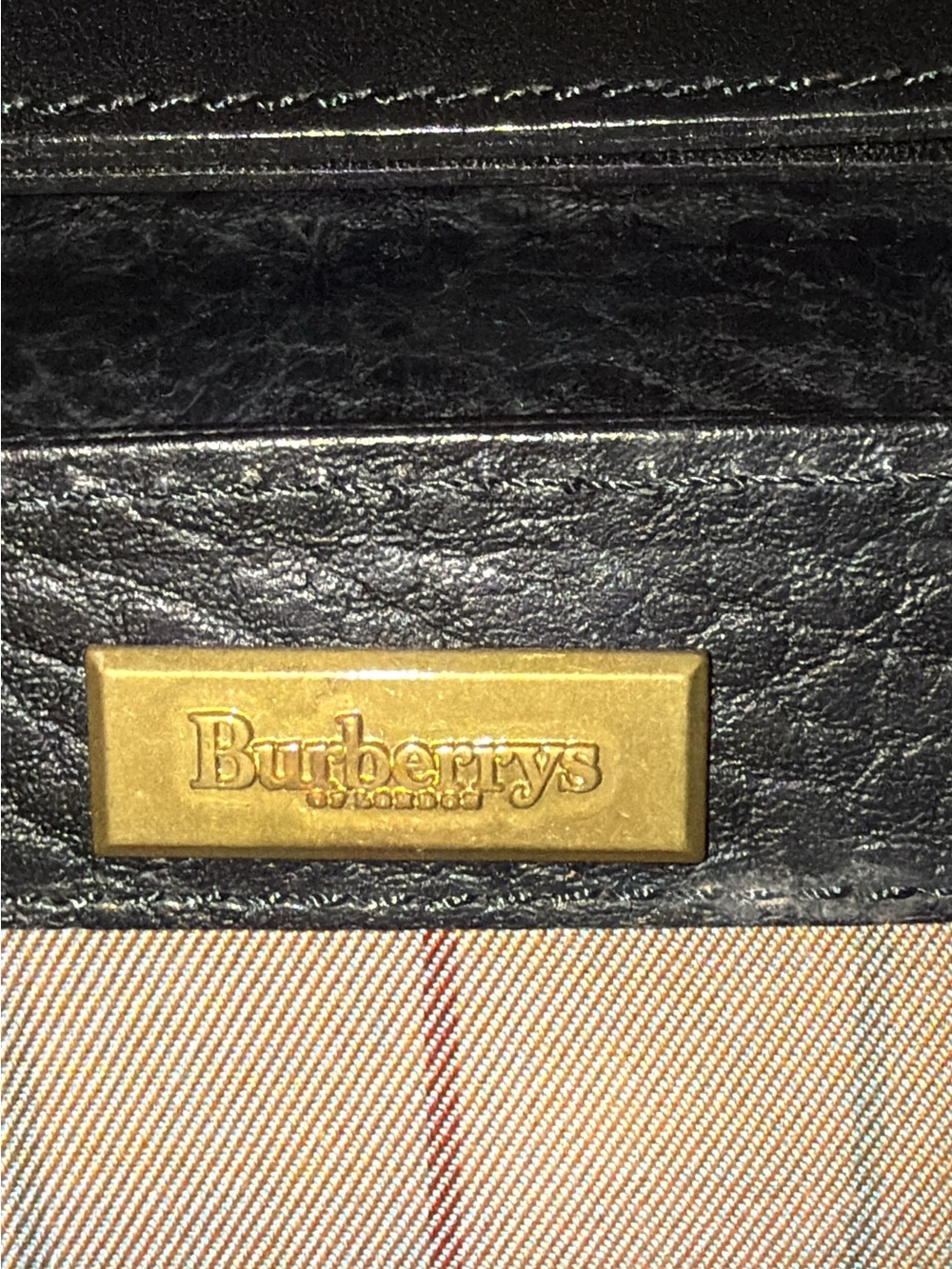 Authenticated card included with this Vintage Burberrys clutch black leather - Picture 16 of 16
